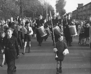 502578 Afbeelding van een parade van de Jeugdstorm van de Nationaal-Socialistische Beweging (N.S.B.) op de Croeselaan ...